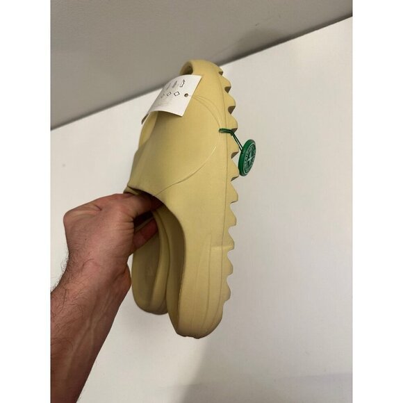 YEEZY \